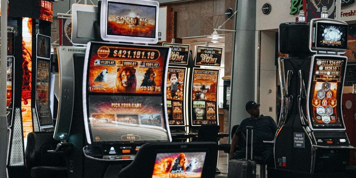 Exploring Online Gambling and Scam Verification with the Inavegas Community